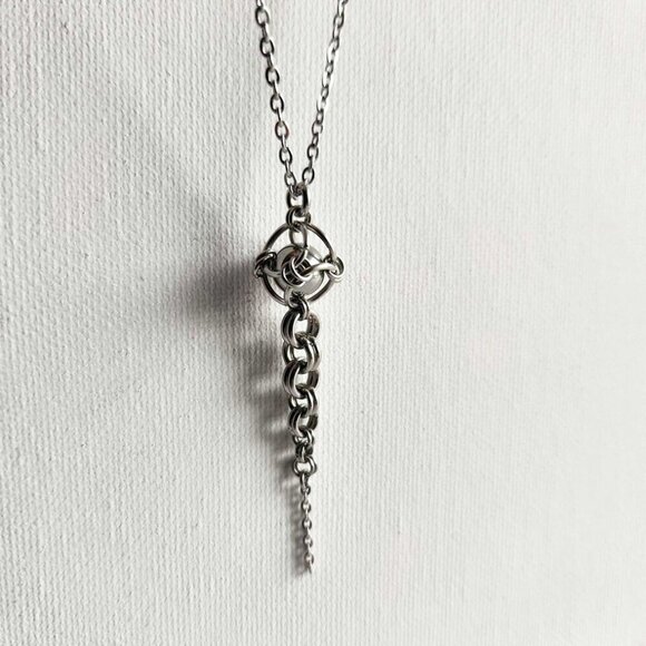 Gothic long spiky dagger chainmaille necklace with a small silver chain - Picture 5 of 5